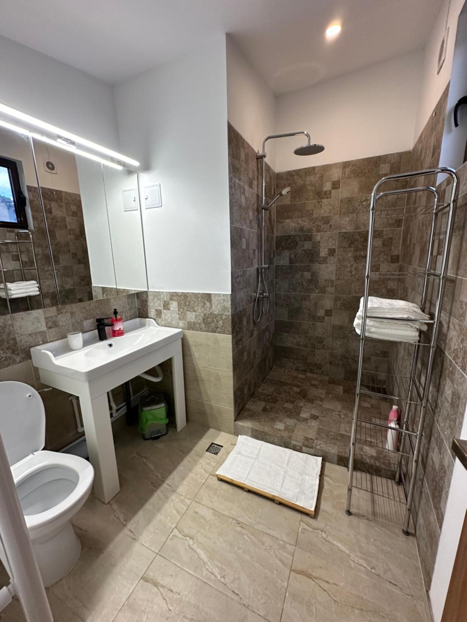 Conta Apartments Craiova Esterno foto